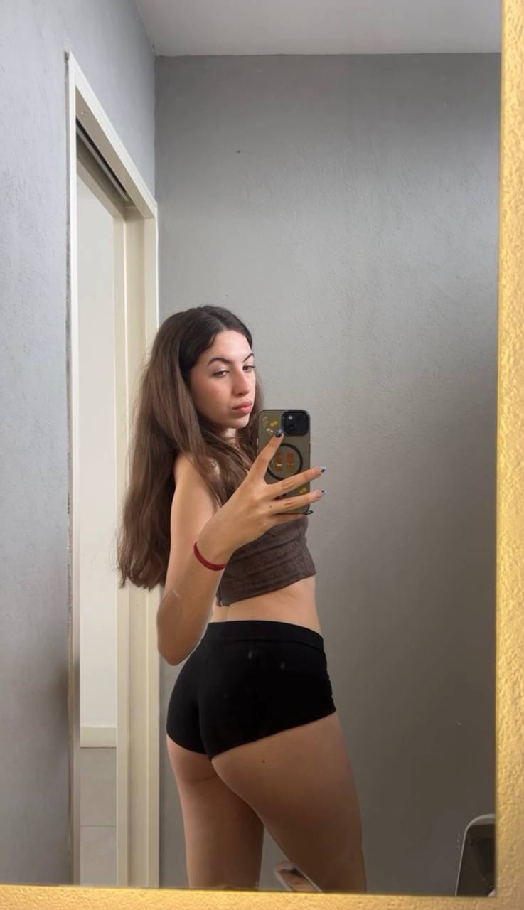 Amber in her underwear in Moreno