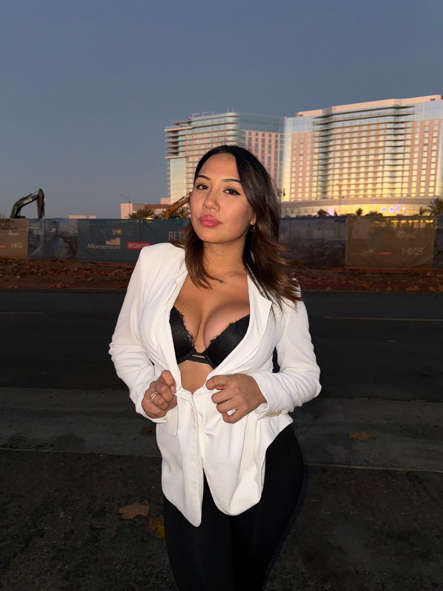 Take a pause and enjoy Ali Cruz — streaming from Moreno