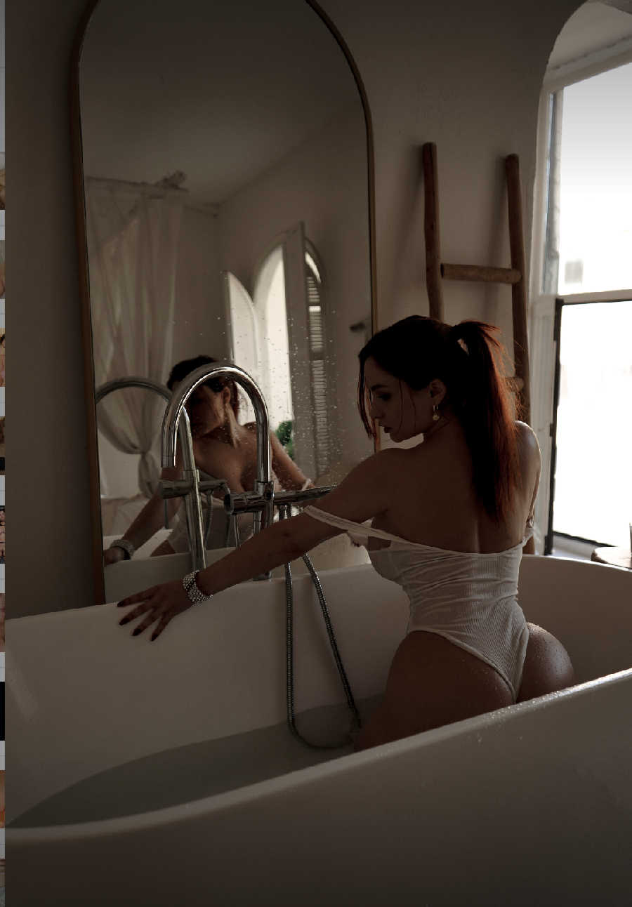 A playful frame from Miranda Faith nude — online in Moreno