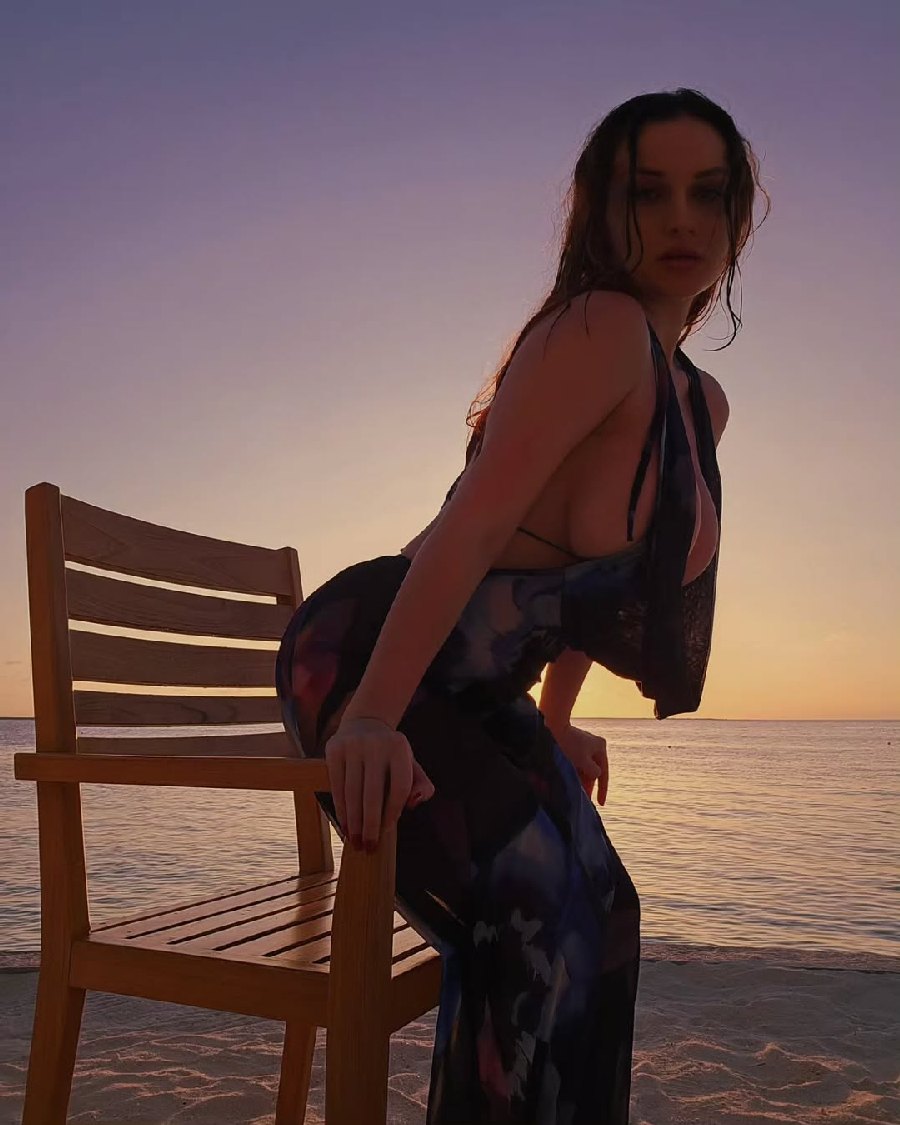 Sexy girl Miranda Faith nude in Moreno