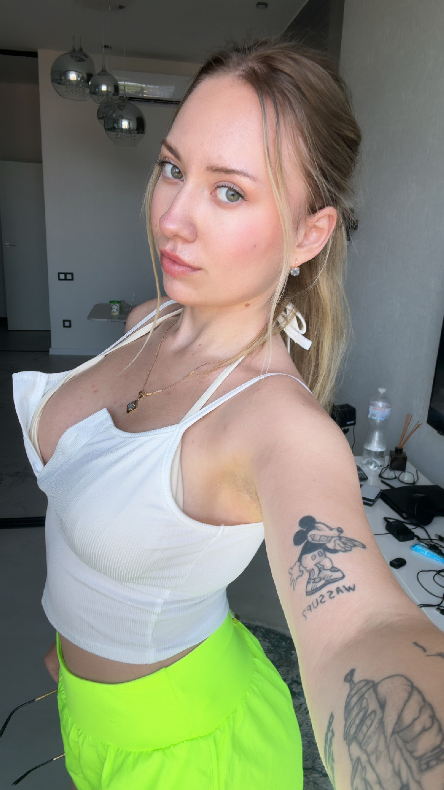 KateV in her underwear in Moreno