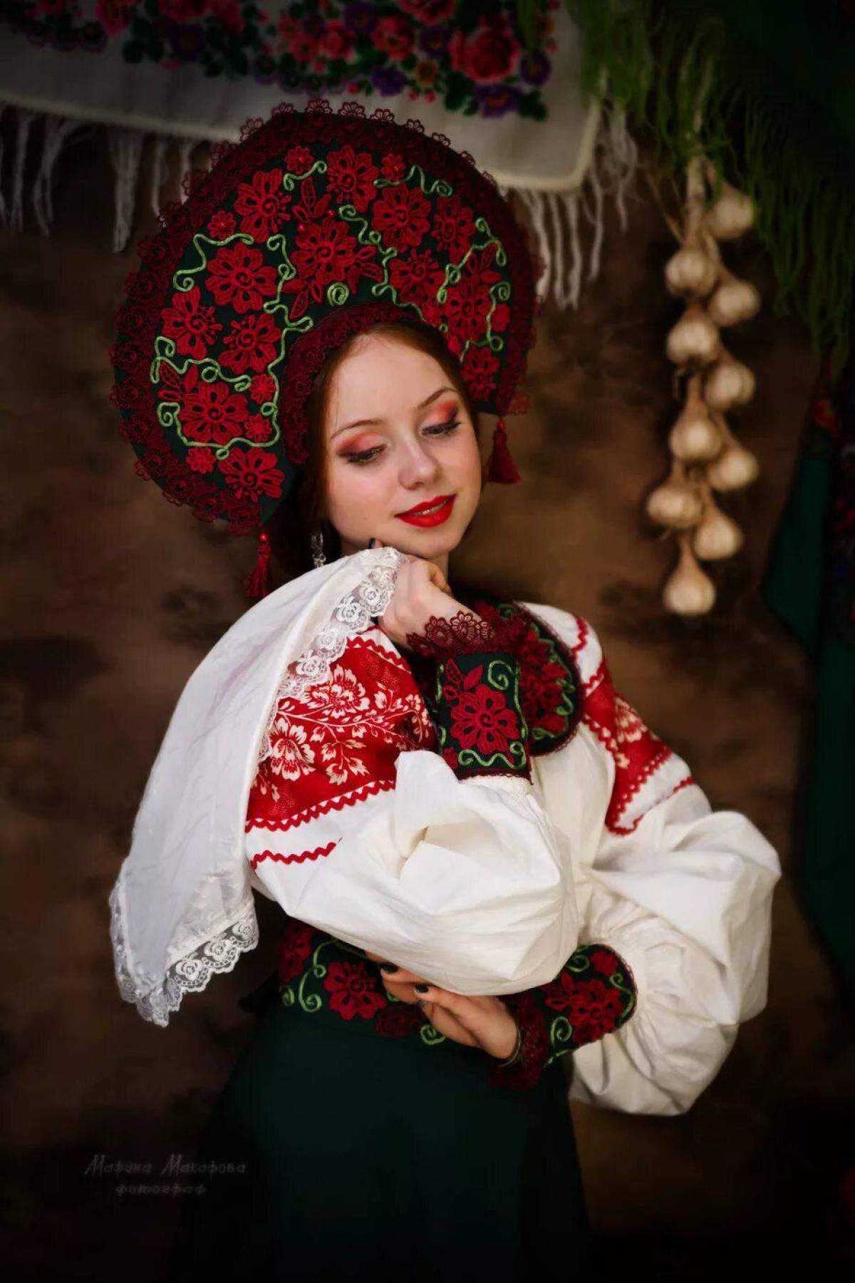 Women in Slavic costumes underwear in Moreno