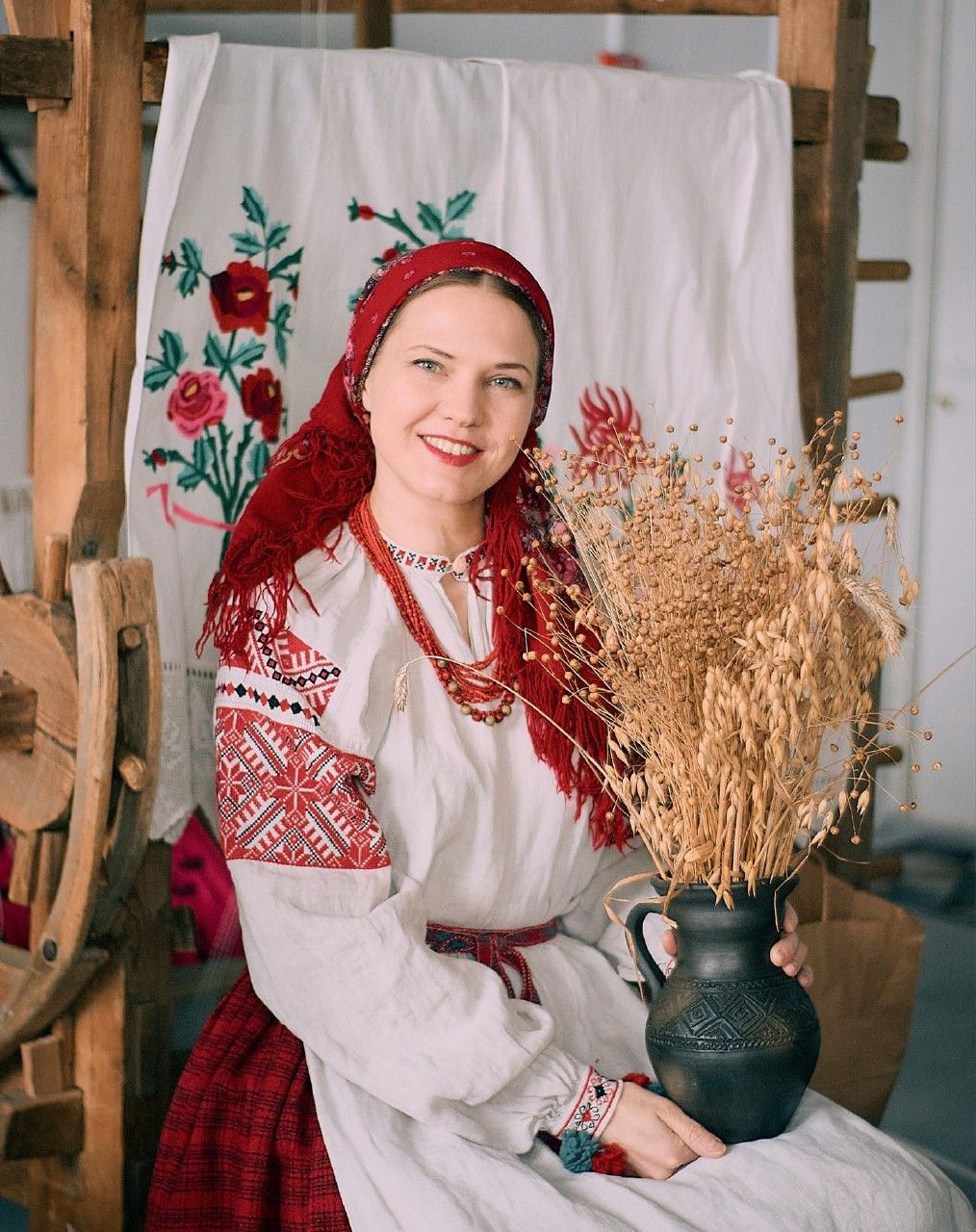 Women in Slavic costumes in Moreno