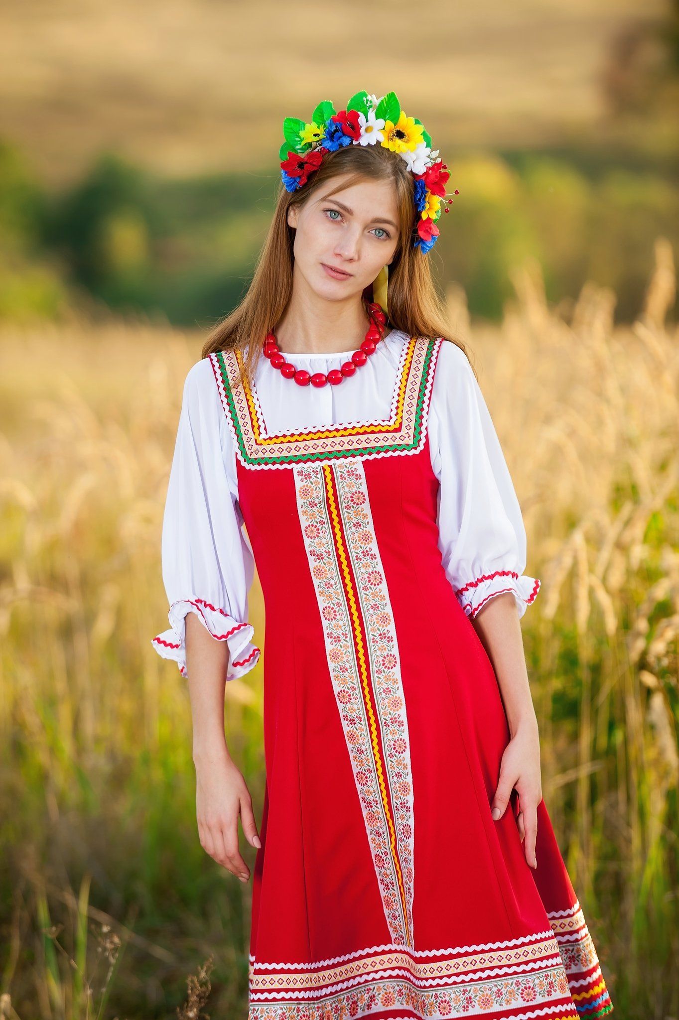 Women in Slavic costumes in Moreno